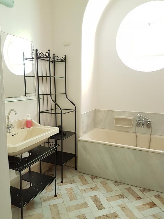 Appartamento Errathens Pine Red And Taupe - Athens Center Esterno foto